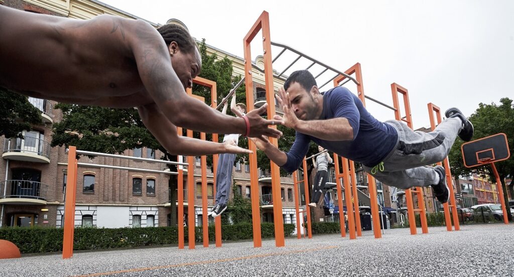BafRorz S veld beweegtoestellen Calisthenics en Bootcamp